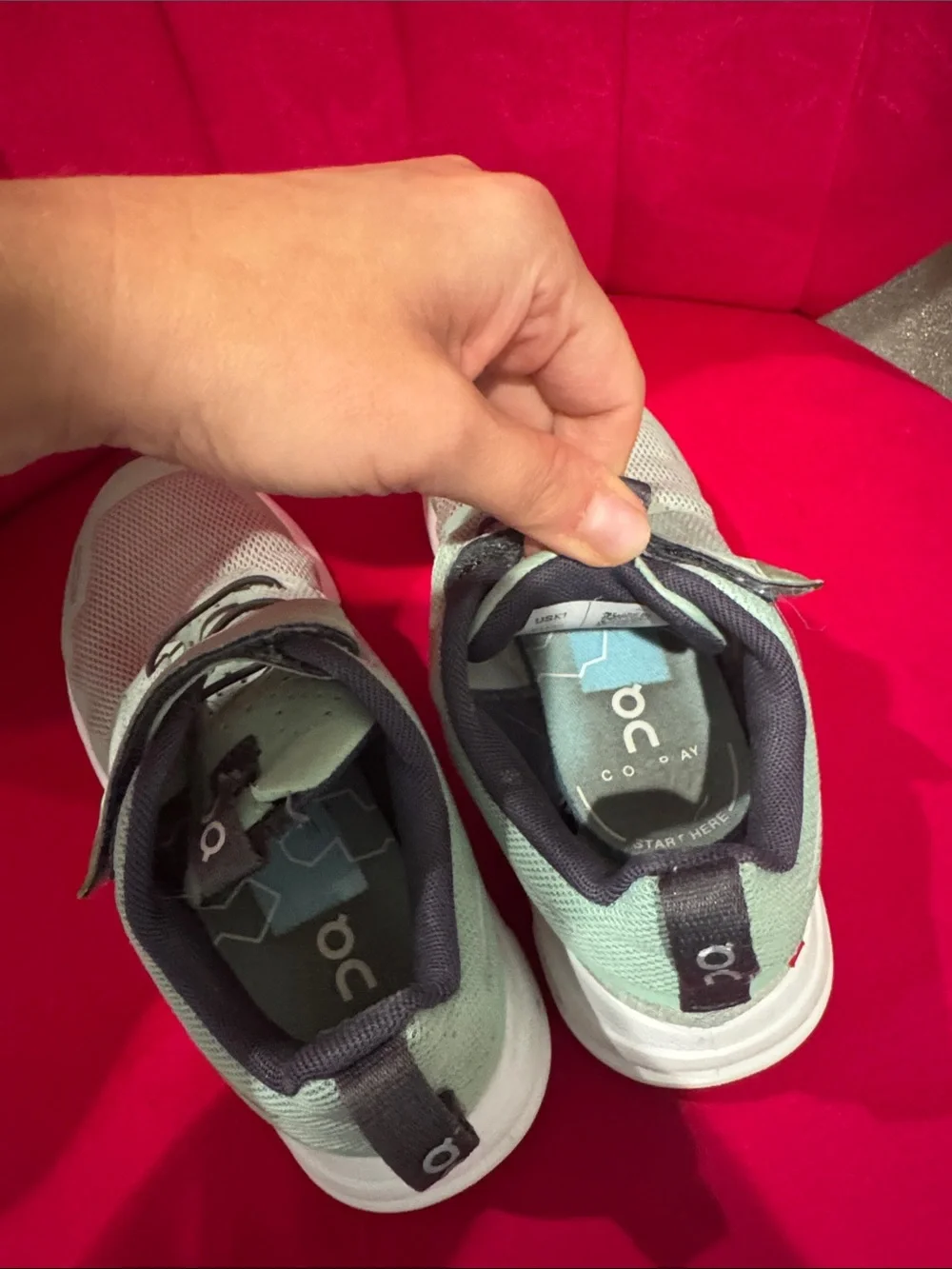 On oncloud Running Kids Mint Green Velcro Athletic Sneakers like new